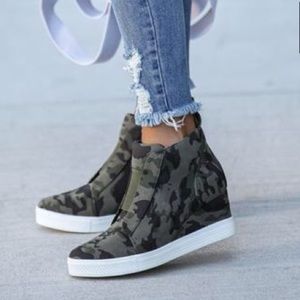 Extra Mile Wedge Sneaker - Zoey Camouflage